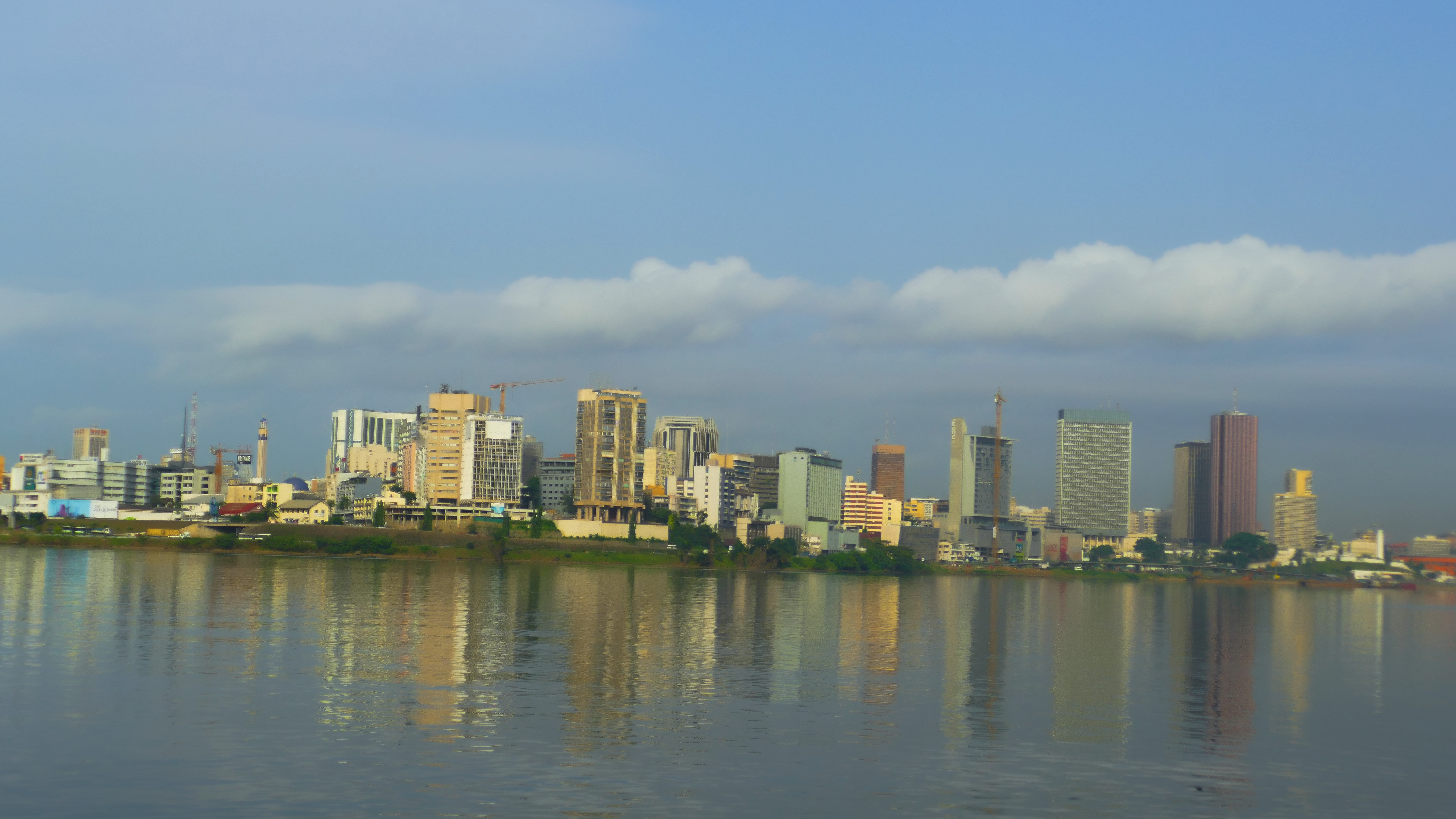Vue d’Abidjan et de la lagune Ébrié, photographie d’illustration